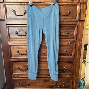 Light teal legging with open detail in side